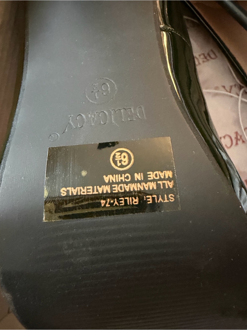 EUC Like new Delicacy olive green pat heels. Size 6 1/2. - Picture 6 of 9